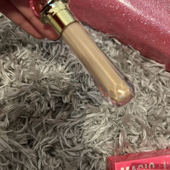 Jeffree star concealer - Picture 2 of 2